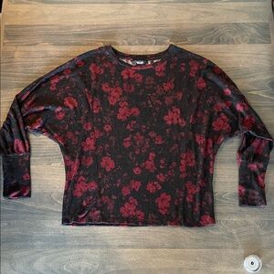 Vera Wang Black and Red Floral Long Sleeve Tee